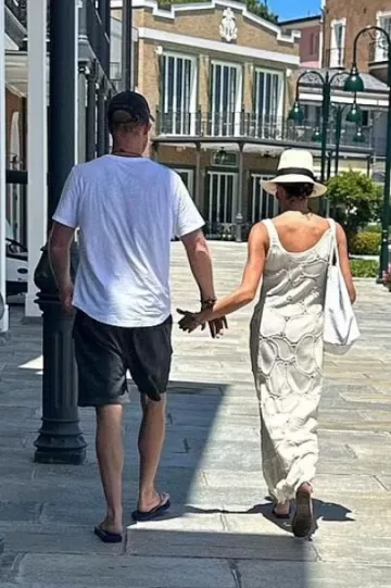 Maison Michel Virginie Chapeau porté par Meghan Markle Canouan à Saint-Vincent-et-les-Grenadines le 13 octobre 2023