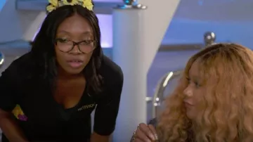 Emilio Pucci EP5196 055 Lunettes de soleil portées par Tumi Mhlongo comme on le voit dans Sous le pont méditerranéen (S08E04)