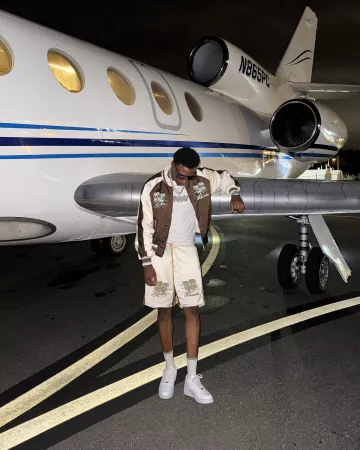 Chaqueta con logotipo de Rhude Brown Satin Palms usada por Rob49 en la cuenta de Instagram @rob49up