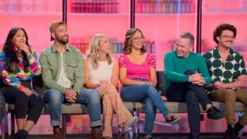 Shein Privé Sweetheart Neck Dobby Mesh Sleeve Top worn by (Liz Marek) as seen in Is It Cake? (S02E08)