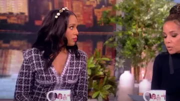 Minivestido de tweed de Giambattista Valli usado por Kerry Washington visto en The View el 17 de octubre de 2023