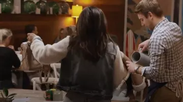Sac à dos Gucci en cuir de veau Matelasse GG Marmont Porcelaine Rose porté par Leva Bonaparte dans Southern Charm (S09E06)