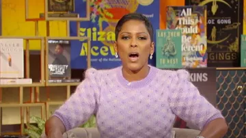 Alessandra Rich Top en jacquard de diamants orné de cristaux porté par Tamron Hall tel qu’on le voit au défilé Tamron Hall le 17 octobre 2023