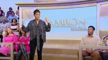 Chemisier en soie à col noué Light Of Stars de Libertine Longfellow porté par Tamron Hall tel qu’on le voit dans Tamron Hall Show le 19 octobre 2023