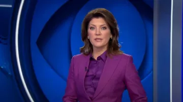 Camisa de sarga de seda con cuello anudado Max Mara Toano usada por Norah O'Donnell como se ve en CBS Evening News el 21 de octubre de 2023