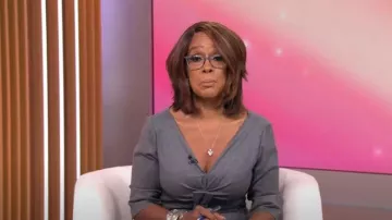 Alexander McQueen Robe longueur genou en laine vierge portée par Gayle King dans CBS Mornings le 17 octobre 2023