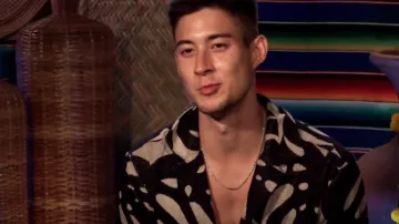 Camisa H&M Relaxed Fit Terry Resort usada por John Buresh como se ve en Bachelor in Paradise (T09E04)