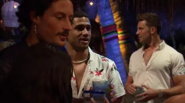 Camisa de manga corta Hollister usada por Aven Jones como se ve en Bachelor in Paradise (T09E04)