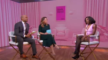 Maje Rubis Robe trapèze en maille portée par Eva Pilgrim dans Good Morning America le 17 octobre 2023