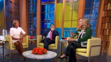 Cárdigan con flecos de Tory Burch Kendra usado por Lara Spencer como se ve en Good Morning America el 18 de octubre de 2023