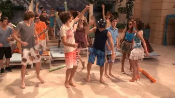 Hollister White Skirt Elastic Wait worn by Jennifer 3 (Savannah Jayde) in Big Time Rush (S01E01)