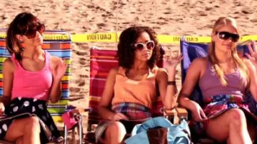 Hollister Blue and White Polka Dot Short Skirt worn by Jennifer 1 (Denyse Tontz) in Big Time Rush (S02E11)