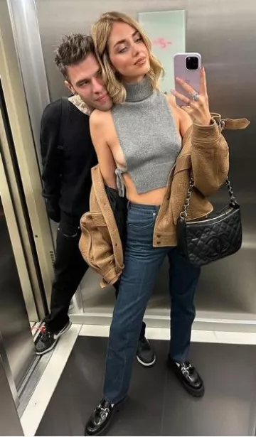 Anillo Cartier Panthere De Cartier de oro blanco, diamantes, esmeralda y ónix usado por Chiara Ferragni en su Instagram el 21 de octubre de 2023