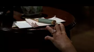 Anillo usado por Christy Sullivan (Melora Hardin) en la película Absolute Power