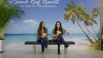 Dr Martens Ches­ney Boots worn by Jules Wiley (Kat Dennings) as seen in Dollface (S02E01)