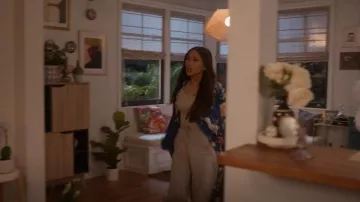 Pantalones con cordón usados por Madison Maxwell (Brenda Song) como se ve en Dollface (T02E01)