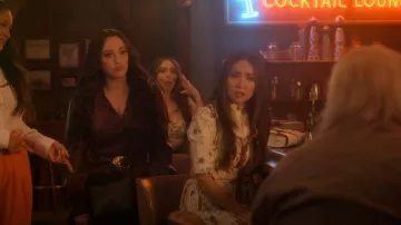 Vestido de travesuras de Zimmermann usado por Madison Maxwell (Brenda Song) como se ve en Dollface (T02E02)