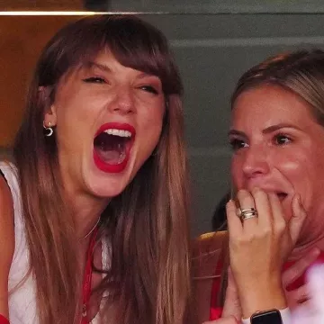 Cartier Bracelet worn by Taylor Swift at Chiefs vs. Chargers Game on October 22, 2023 in Kansas City, Missouri.