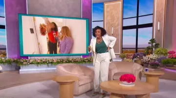 Blazer croisé Naomi vert Reiss porté par Jennifer Hudson tel qu’on le voit dans The Jennifer Hudson Show le 22 octobre 2023