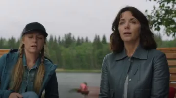 Lamarque Klemence| Veste d’aviateur en cuir portée par Samantha Louise 'Lou' Fleming (Michelle Morgan) comme on le voit dans Heartland (S17E04)