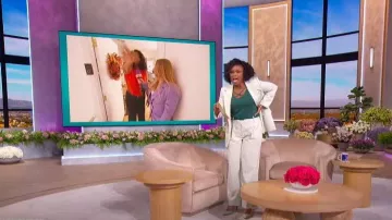 Pantalon large Reiss porté par Jennifer Hudson tel qu’on le voit dans The Jennifer Hudson Show le 22 octobre 2023