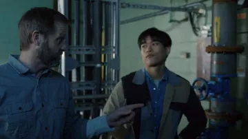 Veste trucker Levis Multicolor Corduroy Colorblock portée par Trevor (Patrick Kwok-Choon) comme on le voit dans SkyMed (S02E04)