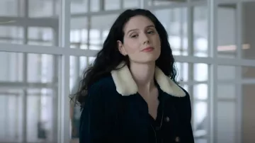 Sézane Will Jack­et worn by Rian (Eva Victor) as seen in Billions (S07E11)