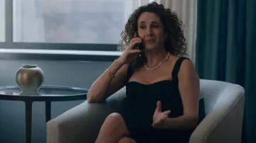 Vestido de Saloni Rachel C usado por Donna (Kira Visser) como se ve en Billions (T07E11)