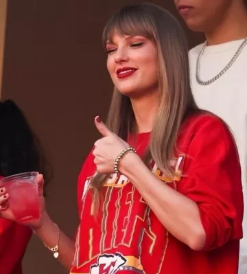 Jacquie Aiche 7 Diamond Kate Smooth Bar Bracelet worn by  Taylor Swift at Kansas City Chiefs Vs Los Angeles Chargers Game on October 22, 2023