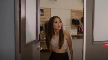 Bomme Studio Twist Front Sports Bra worn by Madison Maxwell (Brenda Song) as seen in Dollface (S02E03)
