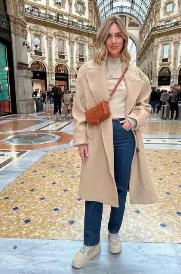 Pantalon en jean Gucci à jambe droite porté par Chiara Ferragni sur son post Instagram le 23 octobre 2023
