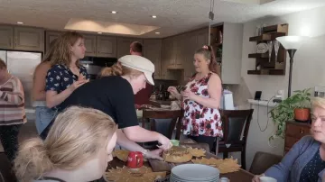 H&M Beach Polo como se ve en Sister Wives (T18E10)