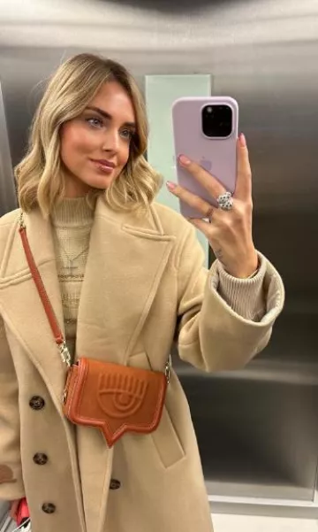 Anillo Cartier Panthere De Cartier de oro blanco, diamantes, esmeralda y ónix usado por Chiara Ferragni en su publicación de Instagram el 23 de octubre de 2023