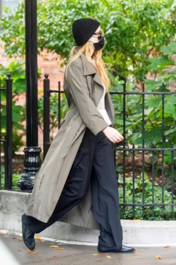 Abrigo The Row Cadel usado por Jennifer Lawrence en Nueva York el 21 de octubre de 2023