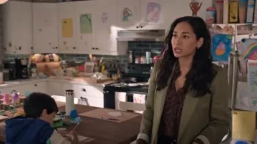 Blazer abierto de Zara usado por Astrid (Meaghan Rath) como se ve en Children Ruin Everything (T03E03)