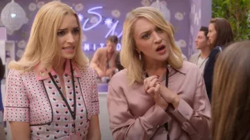 Vince Shaped Col­lar Blouse worn by Alison J. (Chelsea Frei) as seen in Dollface (S02E06)