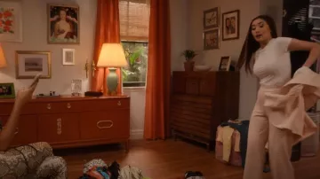 T-shirt à col rond en coton Rag & Bone porté par Madison Maxwell (Brenda Song) comme on le voit dans Dollface (S02E06)