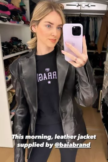 Chiara Ferragni Stretch Sweat­shirt worn by Chiara Ferragni on her Instagram Story on October 24, 2023