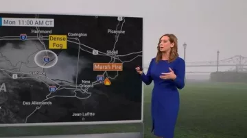 Habillez la population Robe Nadia en cobalt portée par Stephanie Abrams comme on le voit dans CBS Mornings le 24 octobre 2023