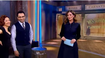 Vestido con cinturón con detalle de botón de Paule Ka en azul usado por Rebecca Jarvis como se ve en Good Morning America el 23 de octubre de 2023
