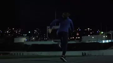 Lululemon Fast and Free Tight usado por Christina Hunter (Nicole Beharie) como se ve en The Morning Show (T03E08)