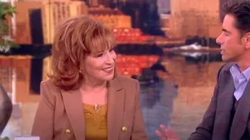 Blazer à double boutonnage en laine mélangée Preston Rag And Bone porté par Joy Behar dans The View le 24 octobre 2023