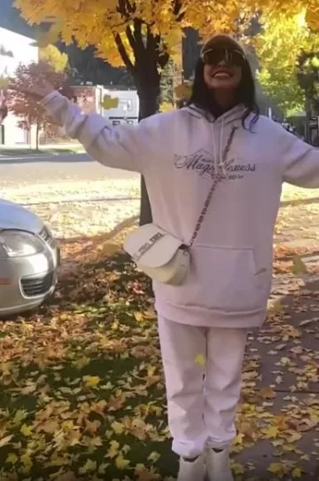 Baskets Ash Maxi Bis en Nylon Shell portées par Vanessa Hudgens sur son post Instagram le 24 octobre 2023