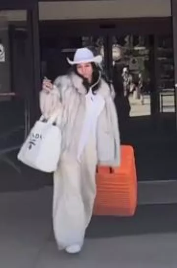 Baskets Ash Maxi Bis en Nylon Shell portées par Vanessa Hudgens sur son post Instagram le 24 octobre 2023
