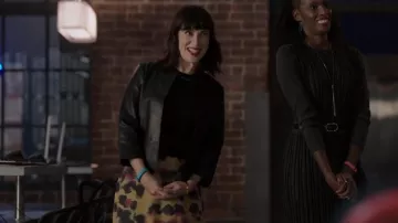 Ted Baker Robe à col montant sans manches portée par Lucy (Andrea Rosen) comme on le voit dans Upload (S03E02)