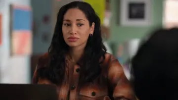 Camisa-chaqueta corta de franela de Madewell a cuadros usada por Astrid (Meaghan Rath) como se ve en Los niños lo arruinan todo (T03E05)