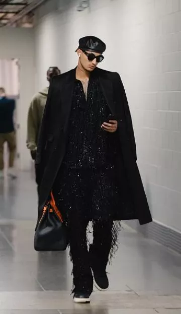 Pantalon noir à paillettes à franges Amiri porté par Kyle Kuzma sur le compte Instagram @kuz