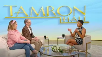 Chemisier boutonné en dentelle Andrea de L’Agence porté par Joanna Teplin lors du défilé Tamron Hall le 25 octobre 2023