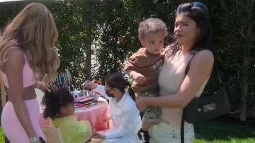 Débardeur sans manches Acne Studios porté par Kylie Jenner dans The Kardashians (S04E05)