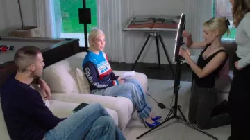 Pantalon Carhartt W' Pierce Straight porté par Kourtney Kardashian dans The Kardashians (S04E05)